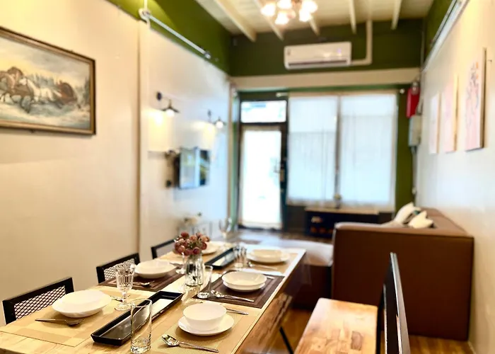 Nawa House,entire House, Near Grand Palace *